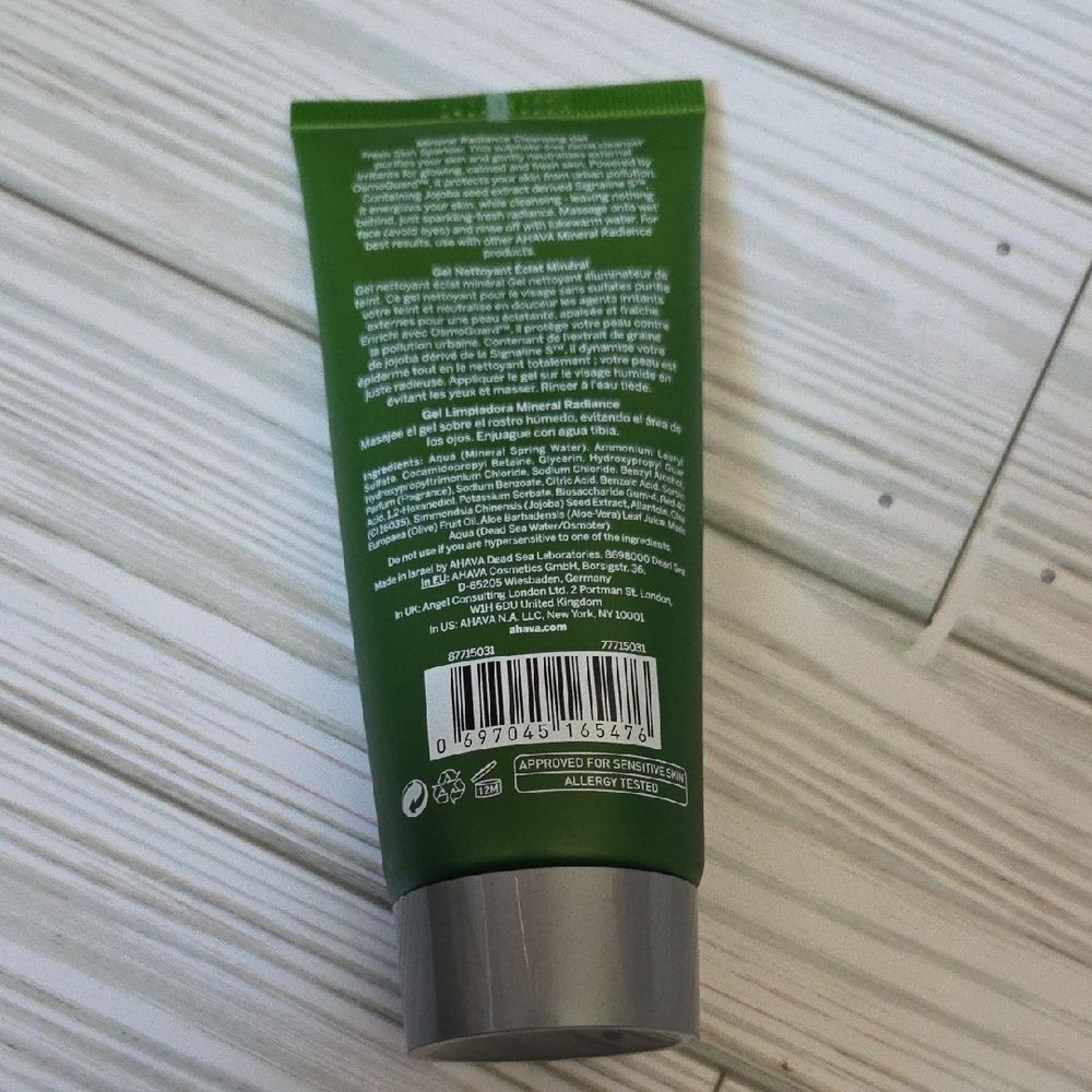 AHAVA Mineral Radiance Gel in Green with Silver Cap - Picture 2 of 5